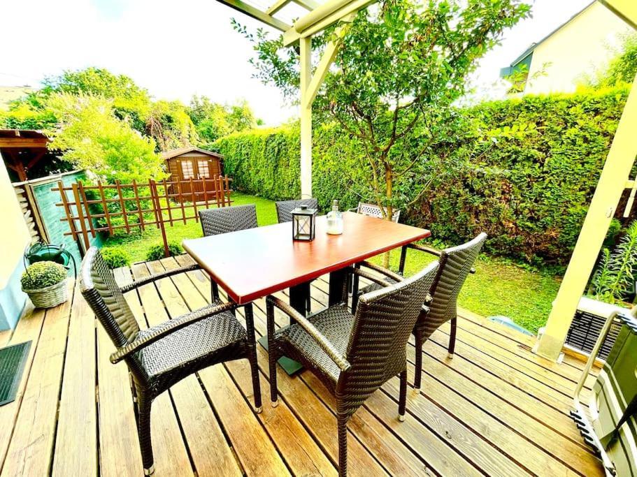 Schoene Wohnung Mit Eigenen Eingang Und Terrasse Gosseling Esterno foto